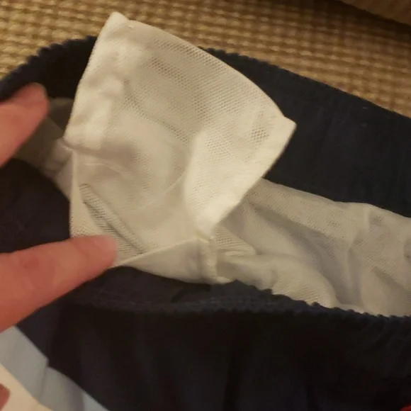 Men's Red Star-Patterned Swimsuit, size XL - Picture 5 of 7